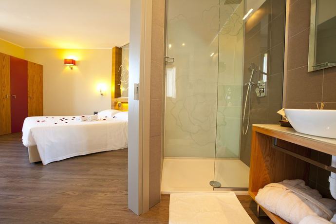 Imagen de la habitación del Hotel Harmony Suite. Foto 17