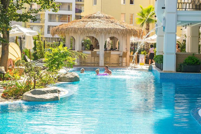 Imagen de la piscina del Hotel Harmony Suites Dream Island. Foto 20