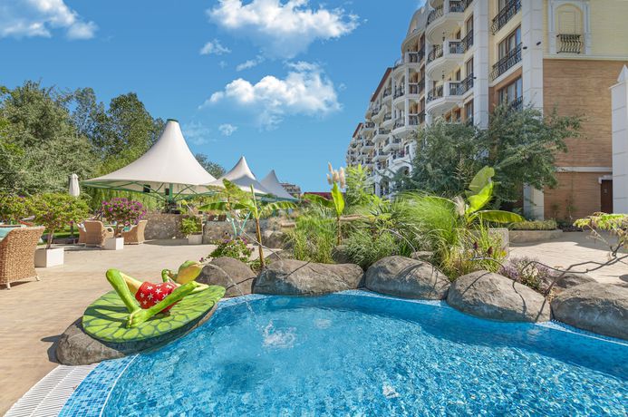 Imagen de la piscina del Hotel Harmony Suites Grand Resort. Foto 19
