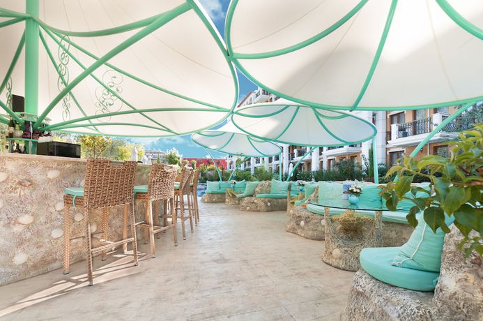 Imagen del bar/restaurante del Hotel Harmony Suites Grand Resort. Foto 4