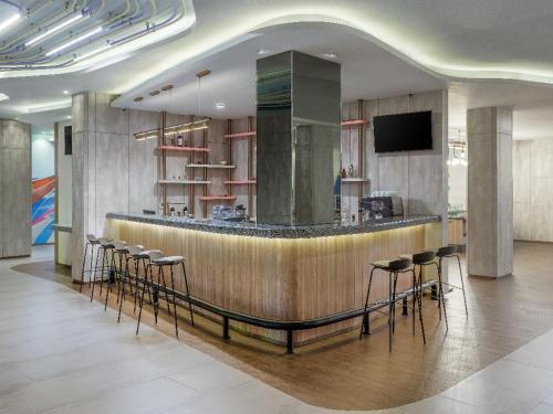 Imagen del bar/restaurante del Hotel Harper Banjarmasin. Foto 2