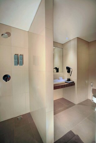 Imagen de la habitación del Hotel Harper Purwakarta. Foto 13