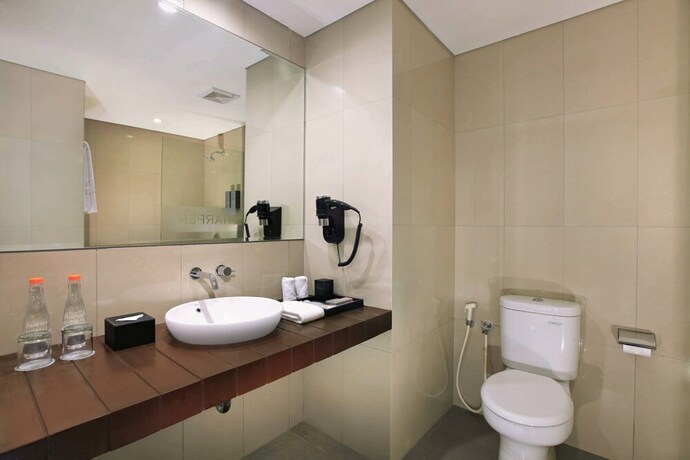 Imagen de la habitación del Hotel Harper Purwakarta. Foto 19