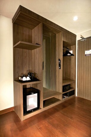 Imagen de la habitación del Hotel Harper Purwakarta. Foto 21