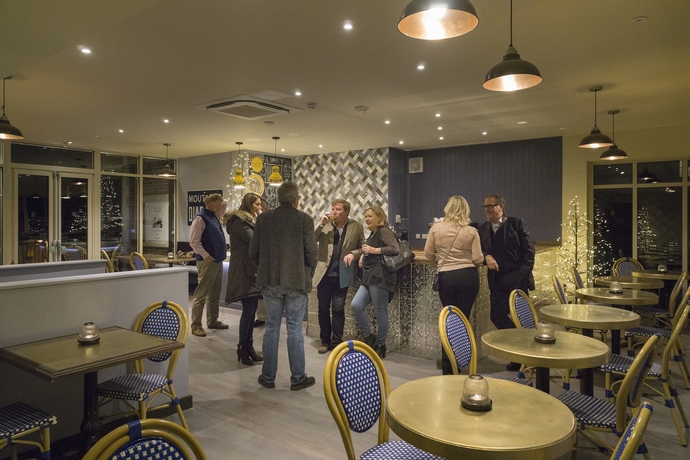Imagen del bar/restaurante del Hotel Harper's Steakhouse With Rooms, Haslemere. Foto 4