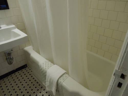 Imagen de la habitación del Hotel Harrington. Foto 6