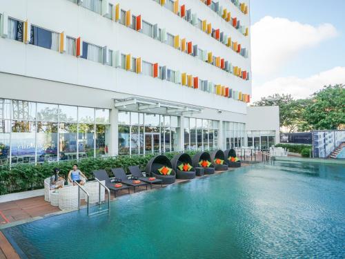 Imagen de la piscina del Hotel Harris Batam Center - Batam. Foto 12