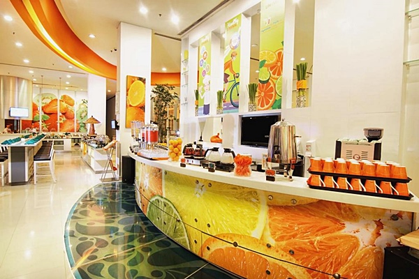 Imagen del bar/restaurante del Hotel Harris Batam Center - Batam. Foto 3