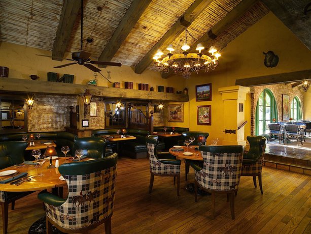 Imagen del bar/restaurante del Hotel Harris Ranch Inn. Foto 3