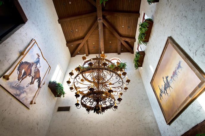 Imagen del bar/restaurante del Hotel Harris Ranch Inn. Foto 4