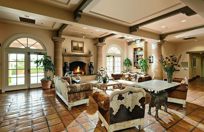 Imagen de los interiores del Hotel Harris Ranch Inn. Foto 19