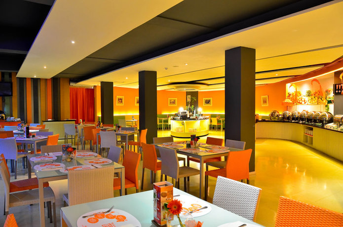 Imagen del bar/restaurante del Hotel Harris Resort Kuta Beach. Foto 2