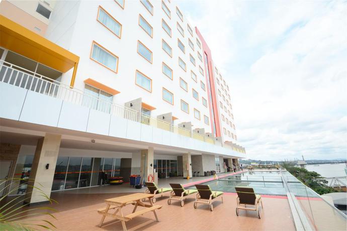 Imagen de los exteriores del Hotel Harris Samarinda. Foto 7