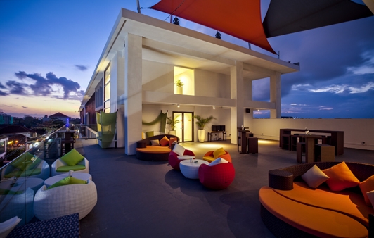 Imagen del bar/restaurante del Hotel Harris Seminyak - Bali - Chse Certified. Foto 4