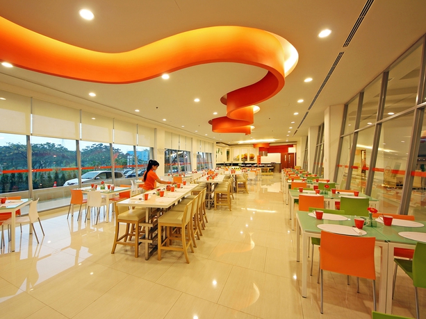 Imagen del bar/restaurante del Hotel Harris Sentul City - Bogor. Foto 4