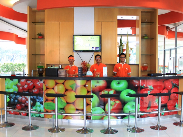Imagen del bar/restaurante del Hotel Harris Sentul City - Bogor. Foto 5