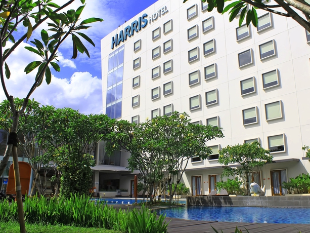 Imagen de la piscina del Hotel Harris Sentul City - Bogor. Foto 14