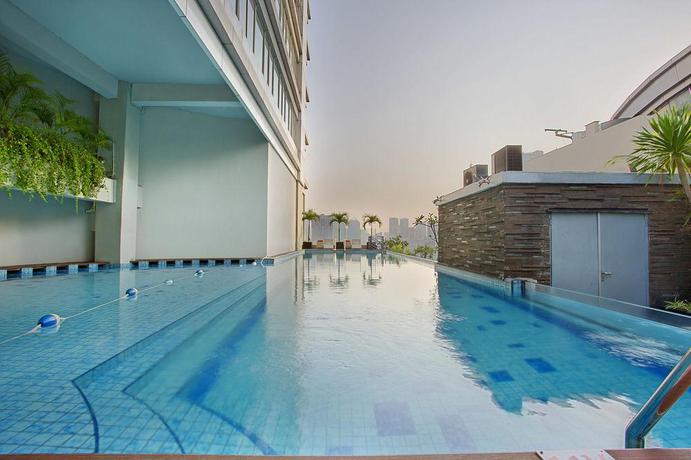 Imagen de la piscina del Hotel Harris Suites Fx Sudirman. Foto 14