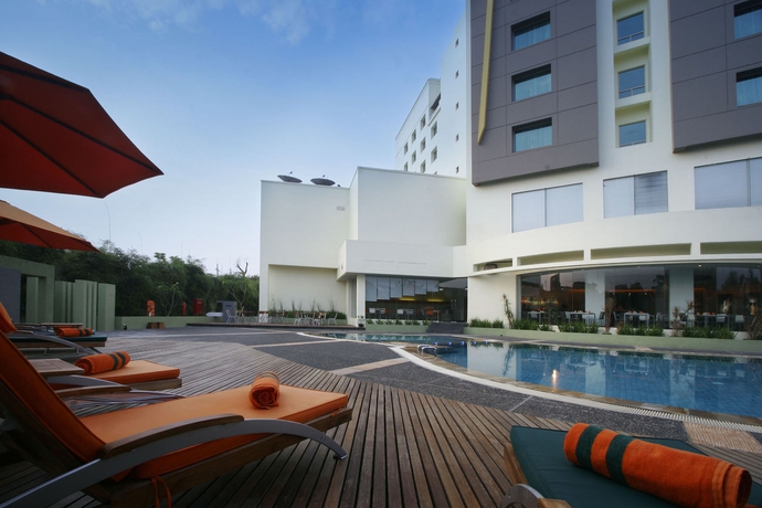 Imagen de la piscina del Hotel Harris Tebet Jakarta. Foto 19