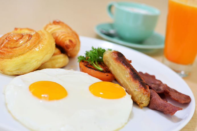 Imagen del bar/restaurante del Hotel Harris and Conventions Denpasar - Bali. Foto 5