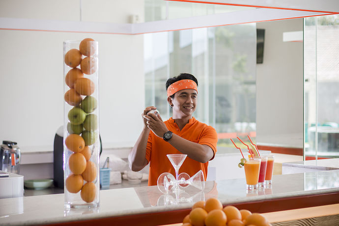 Imagen del bar/restaurante del Hotel Harris and Conventions Denpasar - Bali. Foto 9