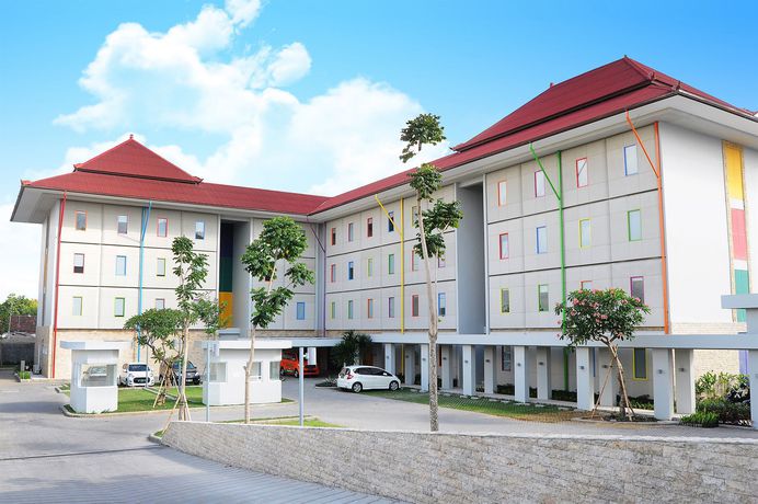 Imagen de los exteriores del Hotel Harris and Conventions Denpasar - Bali. Foto 18