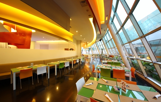 Imagen del bar/restaurante del Hotel Harris and Conventions Festival Citylink - Bandung. Foto 2