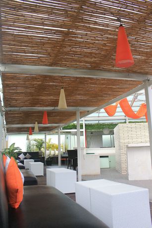 Imagen del bar/restaurante del Hotel Harris and Residence Riverview Kuta - Bali. Foto 4