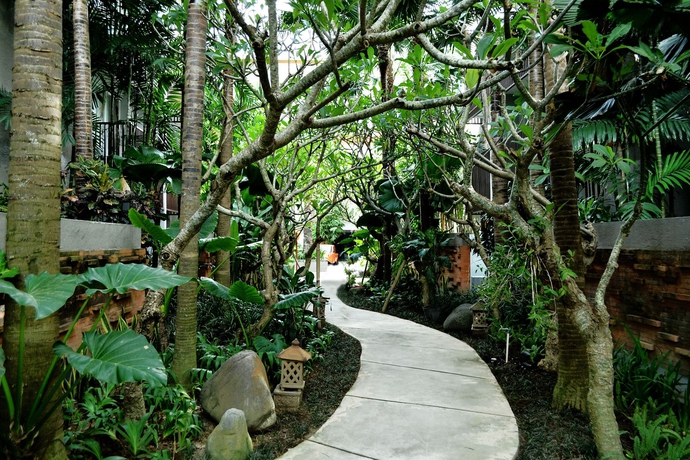 Imagen de los exteriores del Hotel Harris and Residence Sunset Road - Bali - Chse Certified. Foto 10