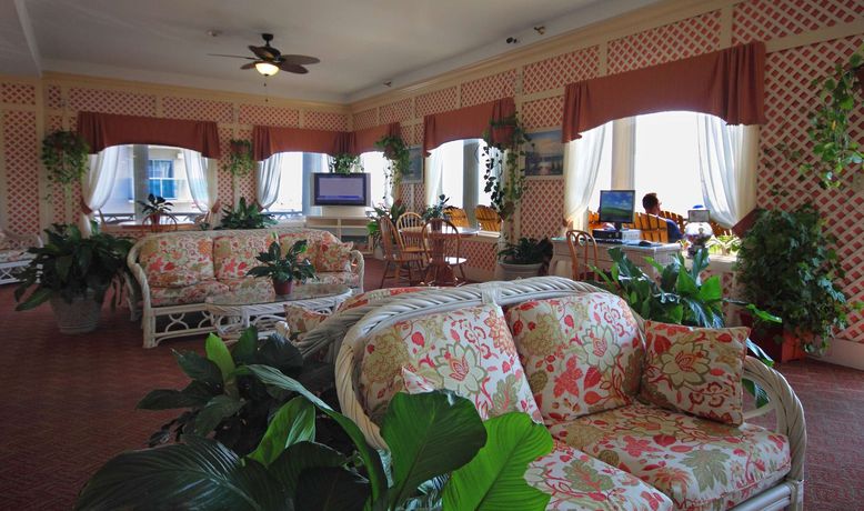 Imagen de la piscina del Hotel Harrison Hall. Foto 15