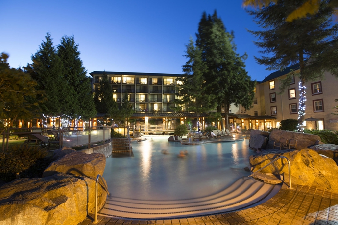 Imagen de los exteriores del Hotel Harrison Hot Springs Resort and Spa. Foto 3