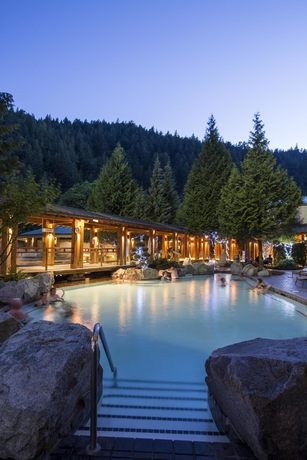 Imagen de la piscina del Hotel Harrison Hot Springs Resort and Spa. Foto 5