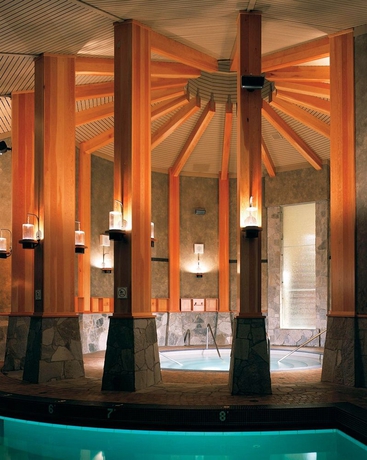Imagen de la piscina del Hotel Harrison Hot Springs Resort and Spa. Foto 6