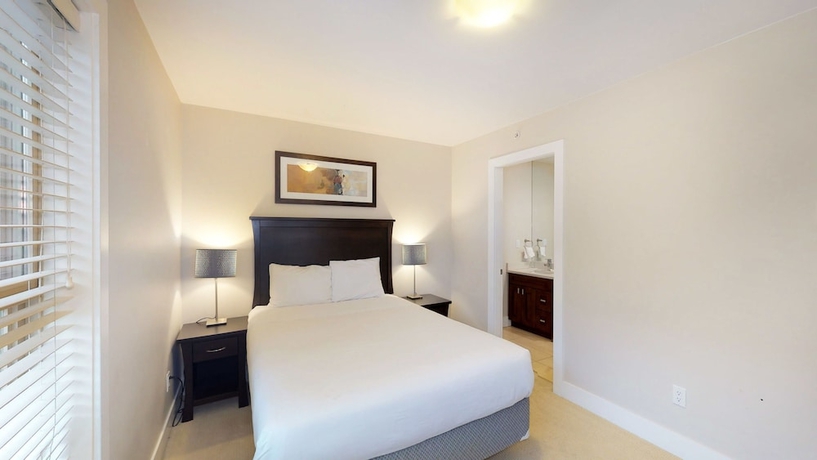 Imagen de la habitación del Hotel Harrison Lake View Suites. Foto 4