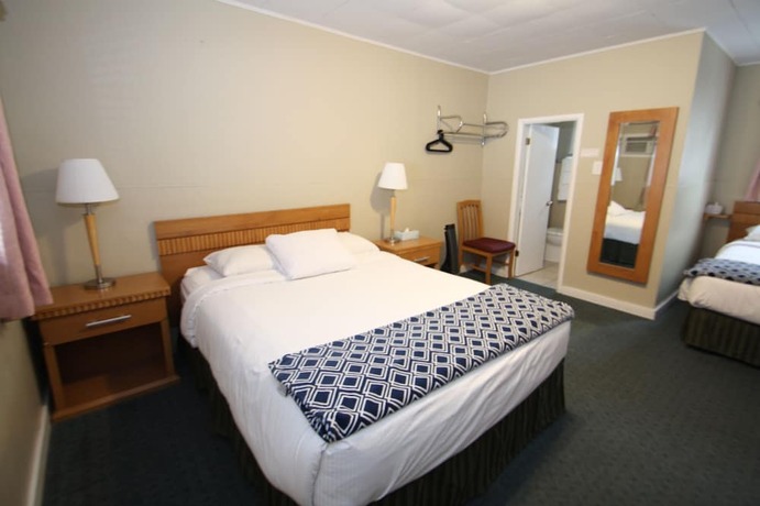 Imagen de la habitación del Hotel Harrison Spa Motel. Foto 20