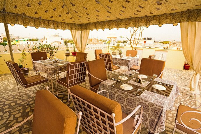 Imagen del bar/restaurante del Hotel Harsoli Haveli By Rivaa. Foto 5