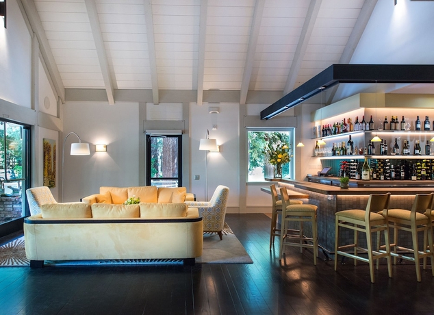Imagen de los interiores del Hotel Harvest Inn. Foto 15