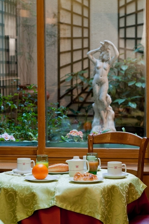 Imagen del bar/restaurante del Hotel Harvey. Foto 3