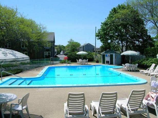 Imagen de la piscina del Hotel Harwichport Resort. Foto 6