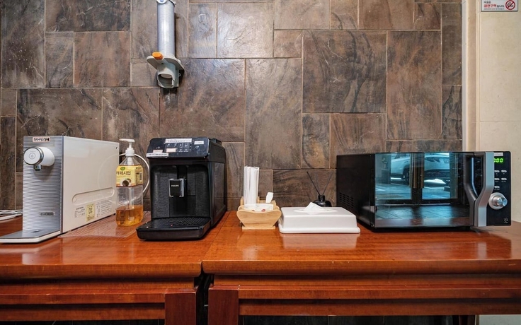 Imagen de los interiores del Hotel Hasen Nabeeya. Foto 15