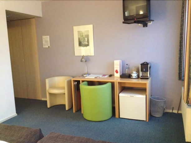 Imagen de la habitación del Hotel Hashotel. Foto 15