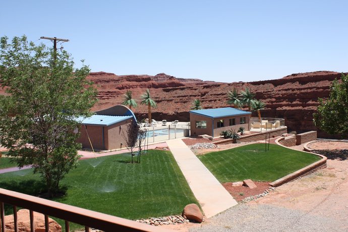 Imagen de los exteriores del Hotel Hat Rock Inn. Foto 9