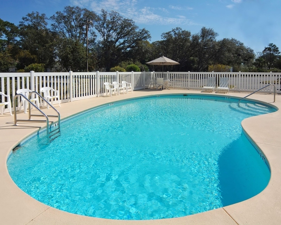 Imagen de la piscina del Hotel Hathaway Inn. Foto 14