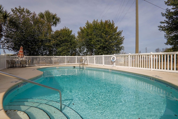 Imagen de la piscina del Hotel Hathaway Inn. Foto 15