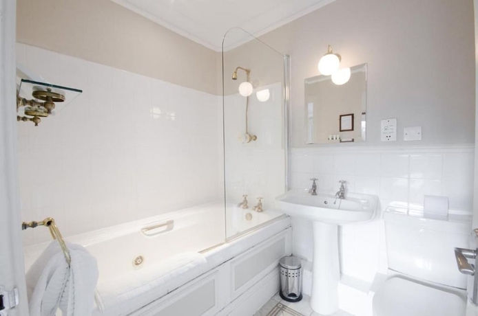 Imagen de la habitación del Hotel Hatton Court. Foto 19