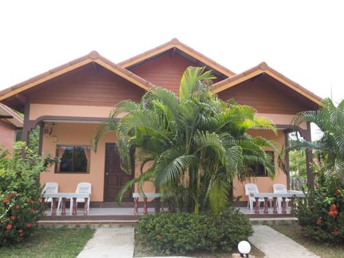 Imagen de la habitación del Hotel Hatzanda Lanta Resort. Foto 7