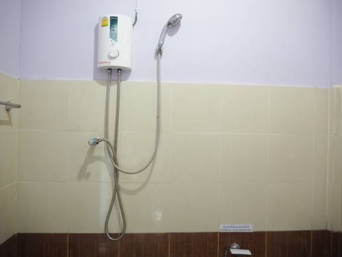 Imagen de la habitación del Hotel Hatzanda Lanta Resort. Foto 15