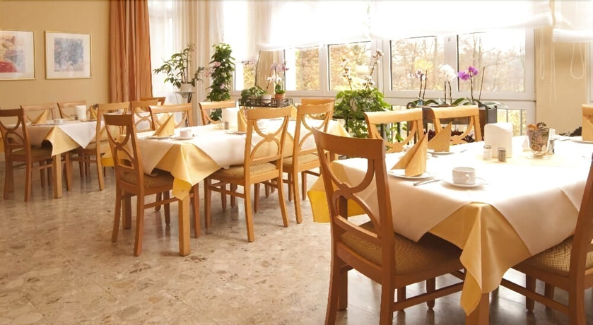 Imagen del bar/restaurante del Hotel Haus Am Park, Bad Homburg vor der H&ouml;he. Foto 3