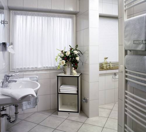 Imagen de la habitación del Hotel Haus Andrea. Foto 16