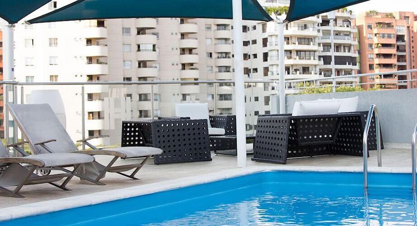Imagen de la piscina del Hotel Haus, Cali. Foto 20
